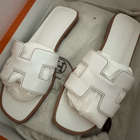 Hermes Oran Sandals in Blanc (white) and size 36.5 - Picture 2 of 6